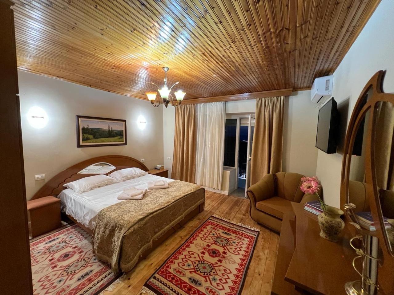Garden Villa Guni กรูเยอ ภายนอก รูปภาพ