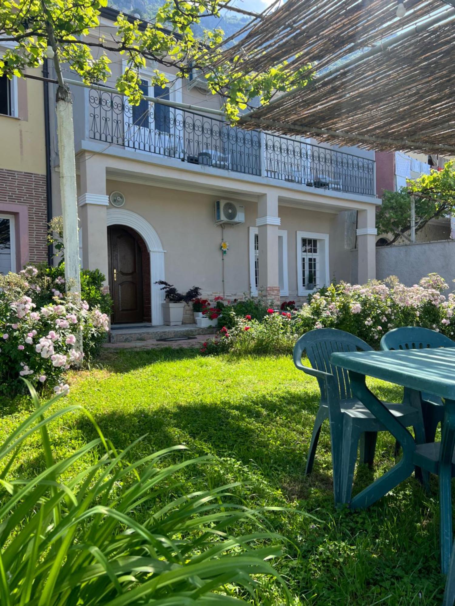 Garden Villa Guni กรูเยอ ภายนอก รูปภาพ